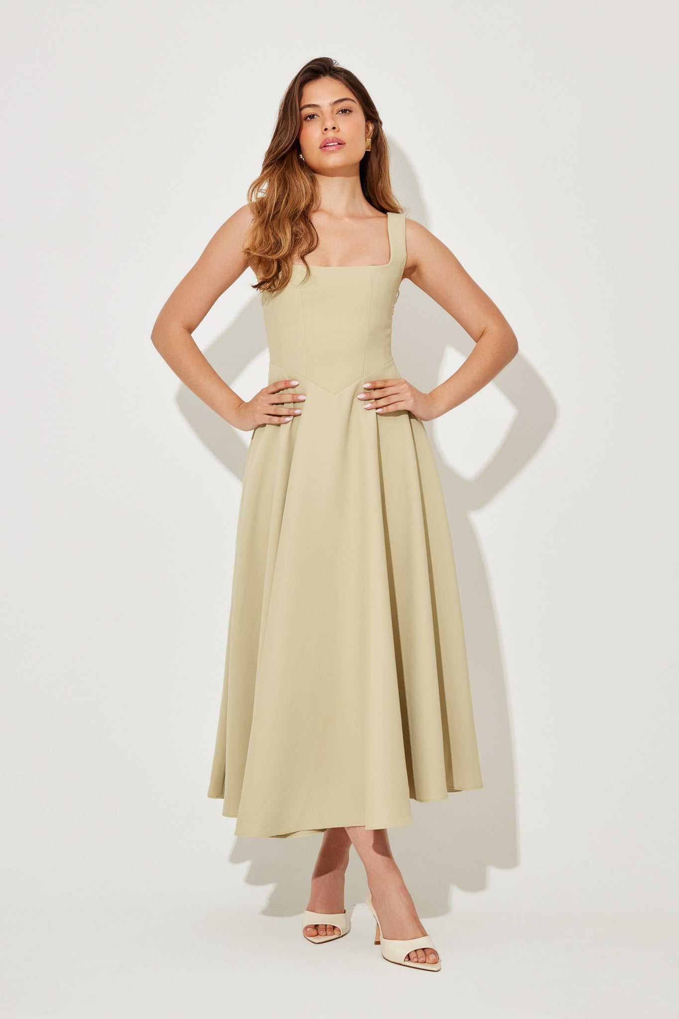 Aurora – Vestito Flowy Midi Elegante