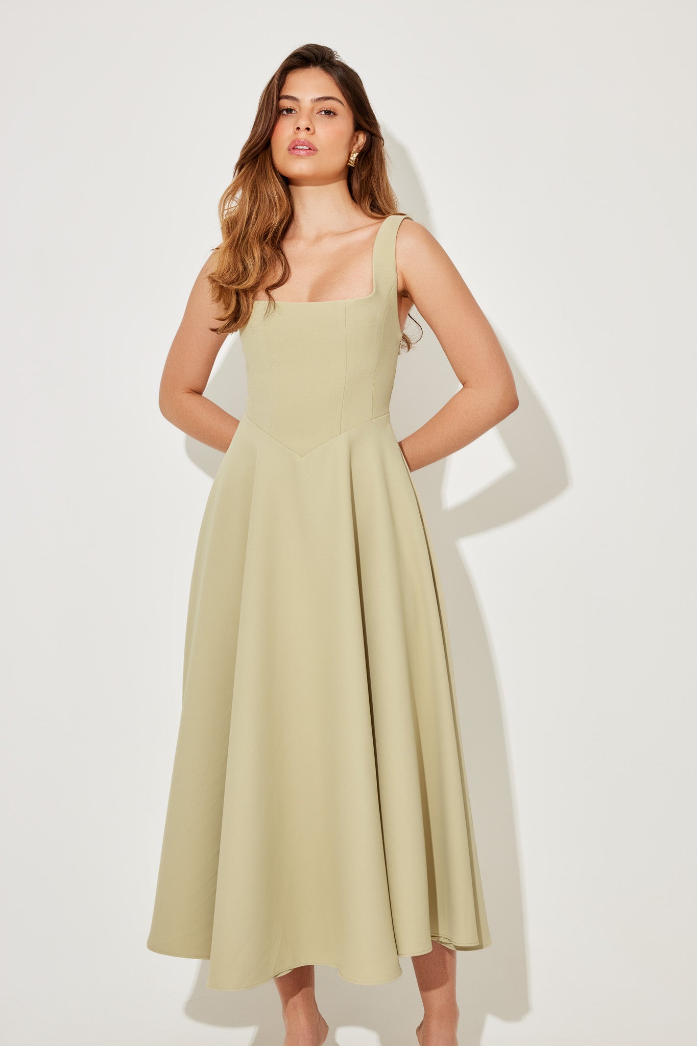 Aurora – Vestito Flowy Midi Elegante
