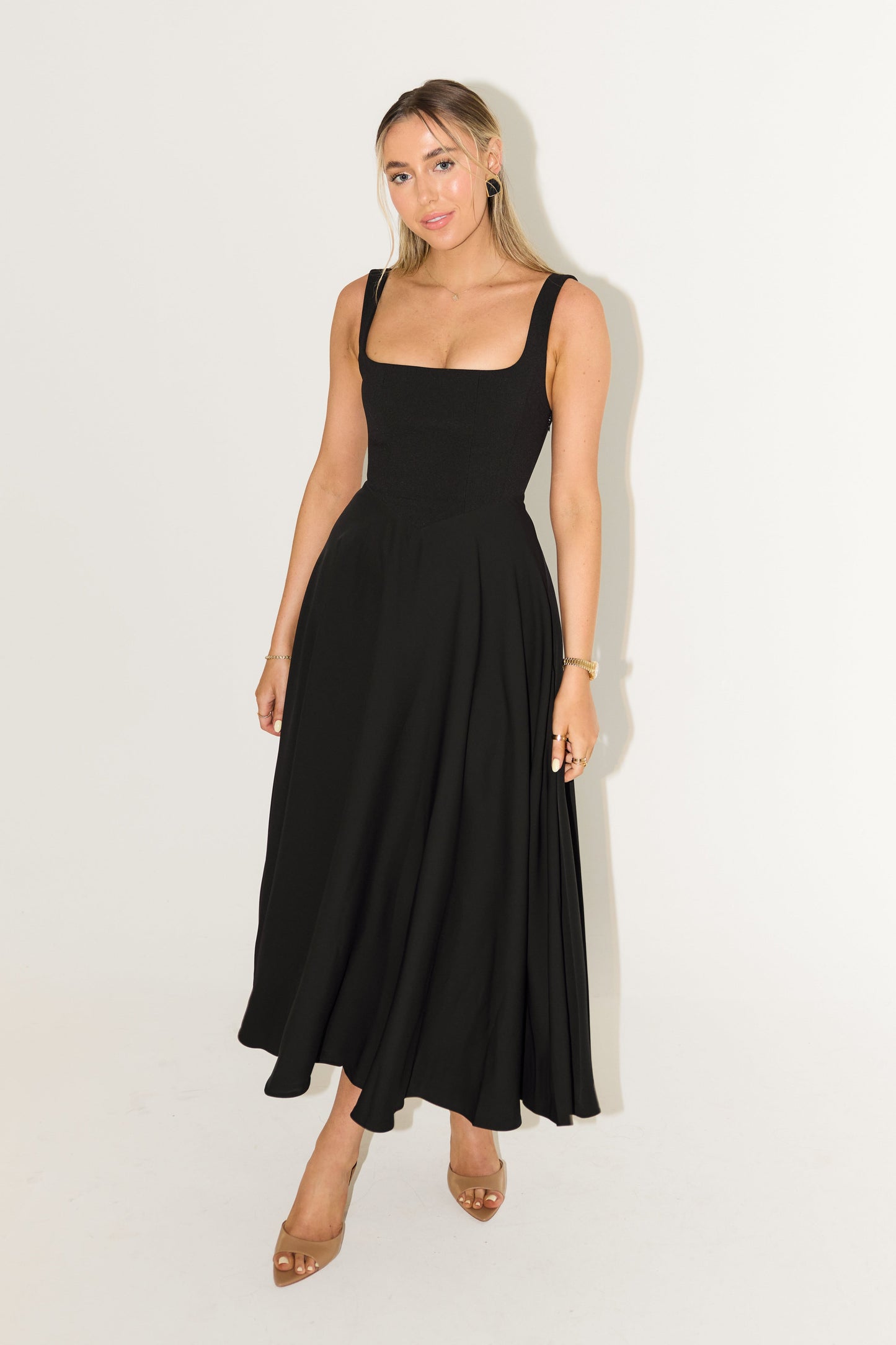 Aurora – Vestito Flowy Midi Elegante