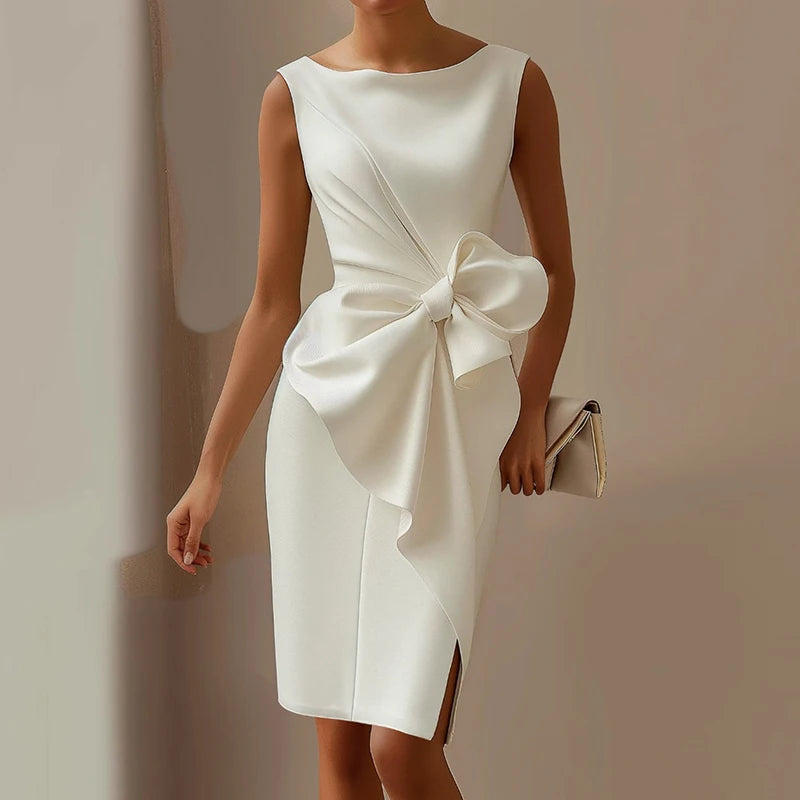 Arielle™ – Mini Dress con Nodo e Taglio Sagomato